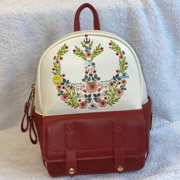 Loungefly Handbags - LoungeFly